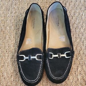 Liz Claiborne Black Flats with Classic Loafer Design